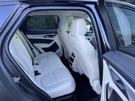 Jaguar F-Pace 2.0 D200 MHEV R-Dynamic SE Auto AWD Euro 6 (s/s) 5dr 40