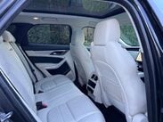 Jaguar F-Pace 2.0 D200 MHEV R-Dynamic SE Auto AWD Euro 6 (s/s) 5dr 38