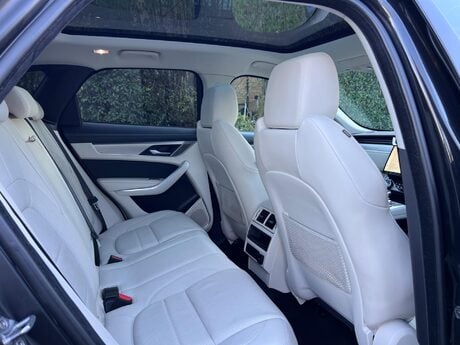 Jaguar F-Pace 2.0 D200 MHEV R-Dynamic SE Auto AWD Euro 6 (s/s) 5dr 38