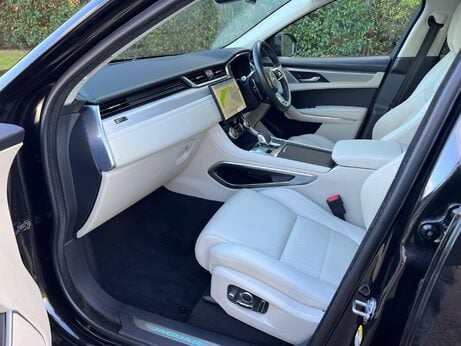 Jaguar F-Pace 2.0 D200 MHEV R-Dynamic SE Auto AWD Euro 6 (s/s) 5dr 23
