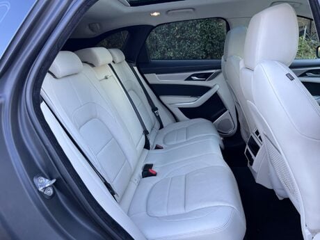 Jaguar F-Pace 2.0 D200 MHEV R-Dynamic SE Auto AWD Euro 6 (s/s) 5dr 39