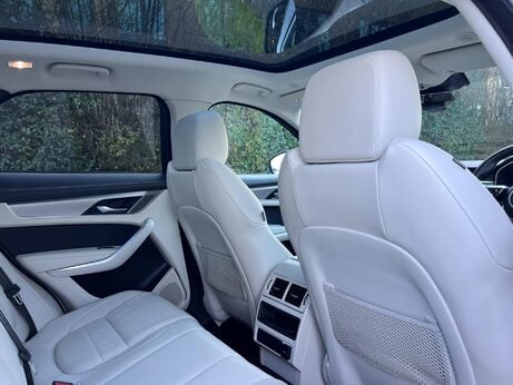 Jaguar F-Pace 2.0 D200 MHEV R-Dynamic SE Auto AWD Euro 6 (s/s) 5dr 33