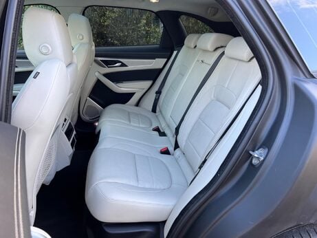 Jaguar F-Pace 2.0 D200 MHEV R-Dynamic SE Auto AWD Euro 6 (s/s) 5dr 31