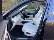 Jaguar F-Pace 2.0 D200 MHEV R-Dynamic SE Auto AWD Euro 6 (s/s) 5dr 29