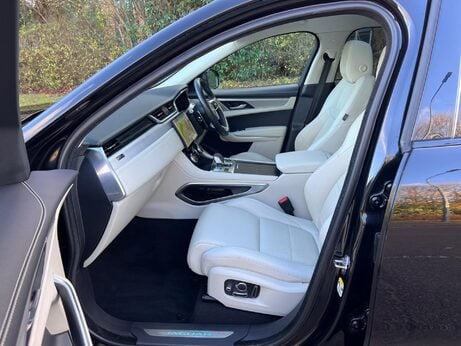 Jaguar F-Pace 2.0 D200 MHEV R-Dynamic SE Auto AWD Euro 6 (s/s) 5dr 25