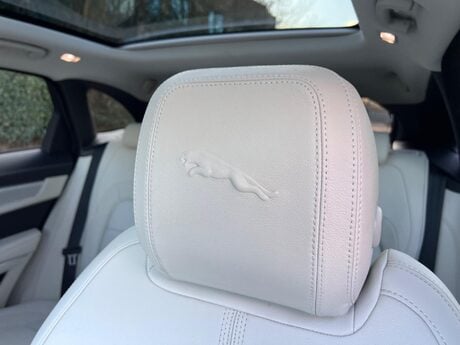 Jaguar F-Pace 2.0 D200 MHEV R-Dynamic SE Auto AWD Euro 6 (s/s) 5dr 31