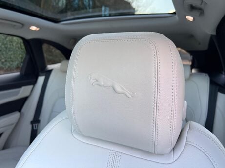 Jaguar F-Pace 2.0 D200 MHEV R-Dynamic SE Auto AWD Euro 6 (s/s) 5dr 27