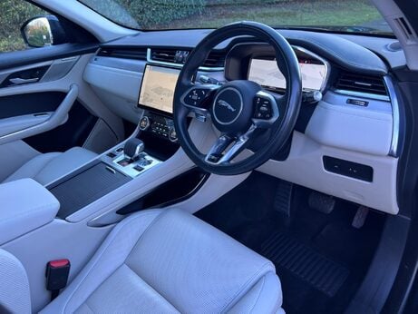 Jaguar F-Pace 2.0 D200 MHEV R-Dynamic SE Auto AWD Euro 6 (s/s) 5dr 10