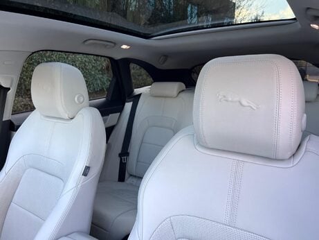 Jaguar F-Pace 2.0 D200 MHEV R-Dynamic SE Auto AWD Euro 6 (s/s) 5dr 26