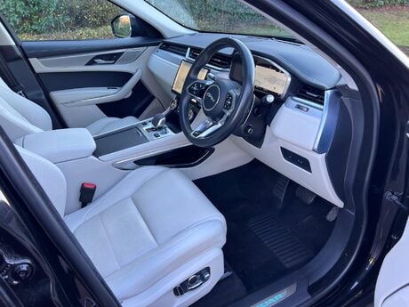 Jaguar F-Pace 2.0 D200 MHEV R-Dynamic SE Auto AWD Euro 6 (s/s) 5dr 75