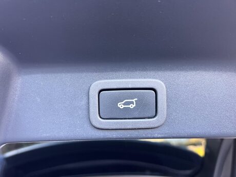 Jaguar F-Pace 2.0 D200 MHEV R-Dynamic SE Auto AWD Euro 6 (s/s) 5dr 42