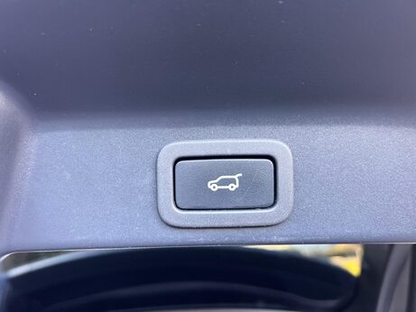 Jaguar F-Pace 2.0 D200 MHEV R-Dynamic SE Auto AWD Euro 6 (s/s) 5dr 38