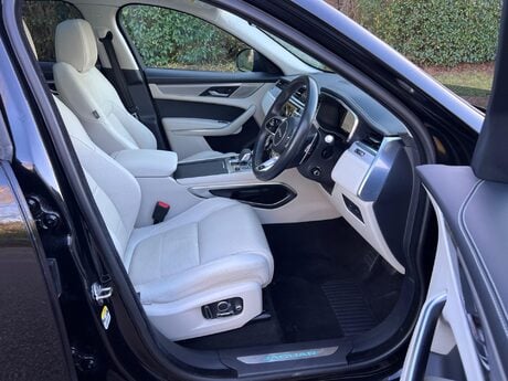 Jaguar F-Pace 2.0 D200 MHEV R-Dynamic SE Auto AWD Euro 6 (s/s) 5dr 12