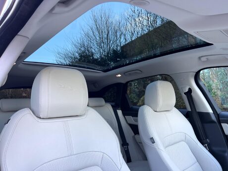 Jaguar F-Pace 2.0 D200 MHEV R-Dynamic SE Auto AWD Euro 6 (s/s) 5dr 4