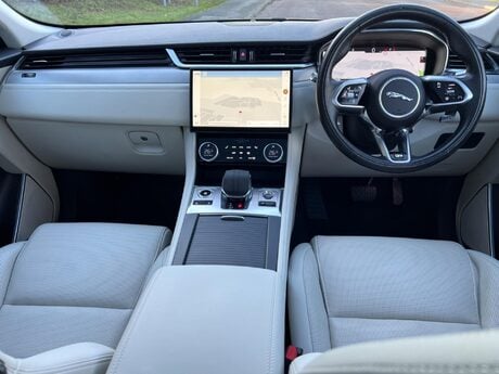 Jaguar F-Pace 2.0 D200 MHEV R-Dynamic SE Auto AWD Euro 6 (s/s) 5dr 15