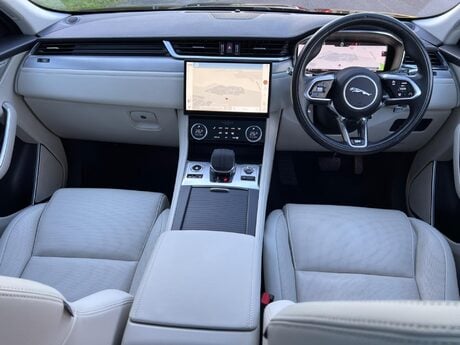 Jaguar F-Pace 2.0 D200 MHEV R-Dynamic SE Auto AWD Euro 6 (s/s) 5dr 74