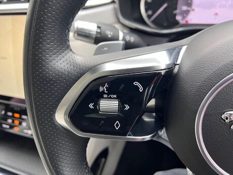 Jaguar F-Pace 2.0 D200 MHEV R-Dynamic SE Auto AWD Euro 6 (s/s) 5dr 55