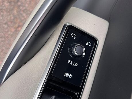 Jaguar F-Pace 2.0 D200 MHEV R-Dynamic SE Auto AWD Euro 6 (s/s) 5dr 41