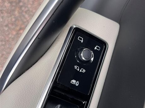 Jaguar F-Pace 2.0 D200 MHEV R-Dynamic SE Auto AWD Euro 6 (s/s) 5dr 37