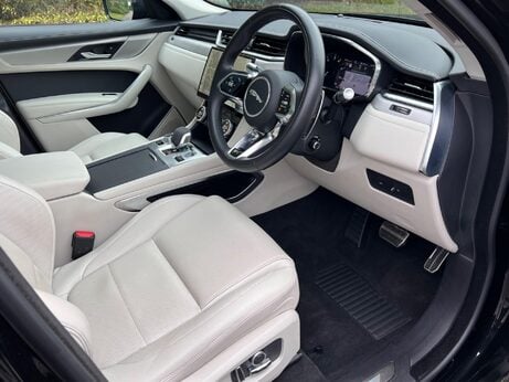 Jaguar F-Pace 2.0 D200 MHEV R-Dynamic SE Auto AWD Euro 6 (s/s) 5dr 63