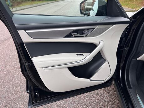 Jaguar F-Pace 2.0 D200 MHEV R-Dynamic SE Auto AWD Euro 6 (s/s) 5dr 71