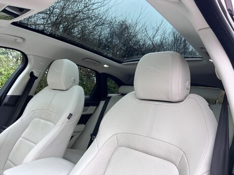 Jaguar F-Pace 2.0 D200 MHEV R-Dynamic SE Auto AWD Euro 6 (s/s) 5dr 4