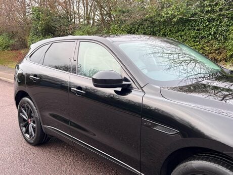 Jaguar F-Pace 2.0 D200 MHEV R-Dynamic SE Auto AWD Euro 6 (s/s) 5dr 7