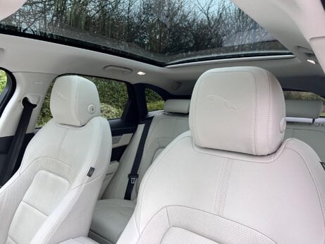 Jaguar F-Pace 2.0 D200 MHEV R-Dynamic SE Auto AWD Euro 6 (s/s) 5dr 78