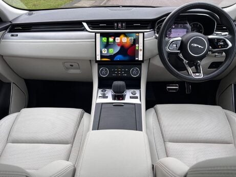 Jaguar F-Pace 2.0 D200 MHEV R-Dynamic SE Auto AWD Euro 6 (s/s) 5dr 4