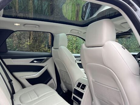 Jaguar F-Pace 2.0 D200 MHEV R-Dynamic SE Auto AWD Euro 6 (s/s) 5dr 26