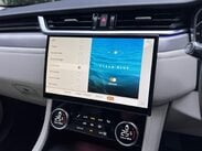 Jaguar F-Pace 2.0 D200 MHEV R-Dynamic SE Auto AWD Euro 6 (s/s) 5dr 43