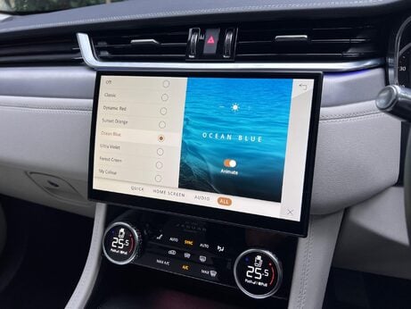 Jaguar F-Pace 2.0 D200 MHEV R-Dynamic SE Auto AWD Euro 6 (s/s) 5dr 39