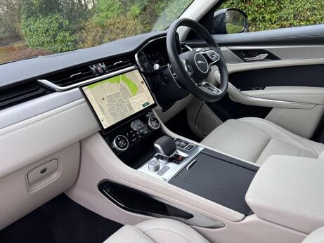 Jaguar F-Pace 2.0 D200 MHEV R-Dynamic SE Auto AWD Euro 6 (s/s) 5dr 19