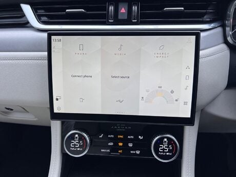 Jaguar F-Pace 2.0 D200 MHEV R-Dynamic SE Auto AWD Euro 6 (s/s) 5dr 75