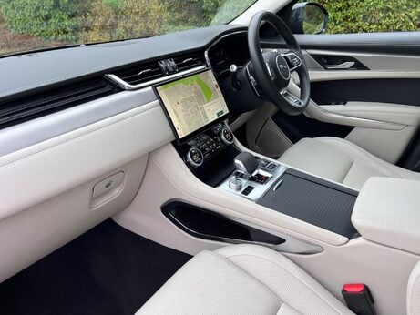 Jaguar F-Pace 2.0 D200 MHEV R-Dynamic SE Auto AWD Euro 6 (s/s) 5dr 62