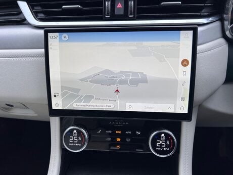 Jaguar F-Pace 2.0 D200 MHEV R-Dynamic SE Auto AWD Euro 6 (s/s) 5dr 73