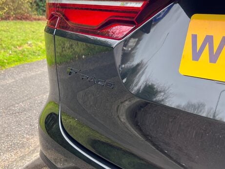 Jaguar F-Pace 2.0 D200 MHEV R-Dynamic SE Auto AWD Euro 6 (s/s) 5dr 79