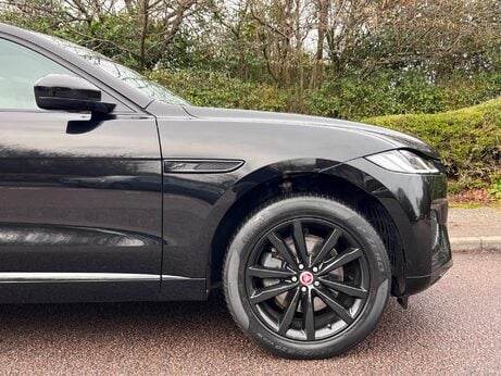 Jaguar F-Pace 2.0 D200 MHEV R-Dynamic SE Auto AWD Euro 6 (s/s) 5dr 44