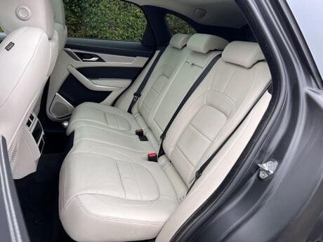 Jaguar F-Pace 2.0 D200 MHEV R-Dynamic SE Auto AWD Euro 6 (s/s) 5dr 35