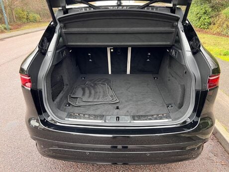 Jaguar F-Pace 2.0 D200 MHEV R-Dynamic SE Auto AWD Euro 6 (s/s) 5dr 38