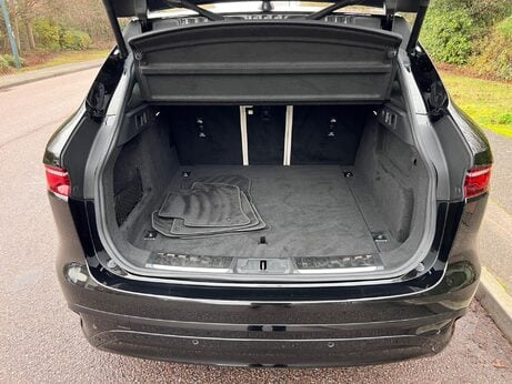Jaguar F-Pace 2.0 D200 MHEV R-Dynamic SE Auto AWD Euro 6 (s/s) 5dr 34