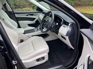 Jaguar F-Pace 2.0 D200 MHEV R-Dynamic SE Auto AWD Euro 6 (s/s) 5dr 16