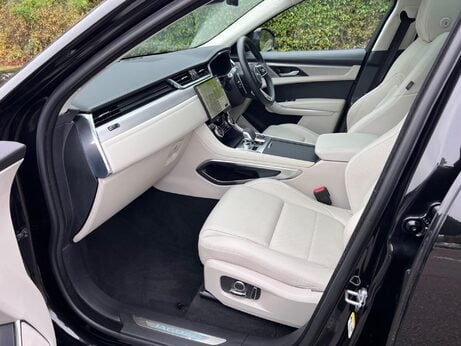 Jaguar F-Pace 2.0 D200 MHEV R-Dynamic SE Auto AWD Euro 6 (s/s) 5dr 21