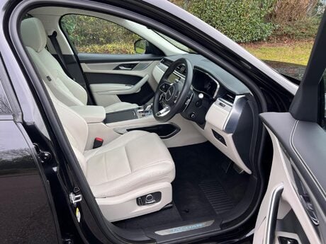 Jaguar F-Pace 2.0 D200 MHEV R-Dynamic SE Auto AWD Euro 6 (s/s) 5dr 15