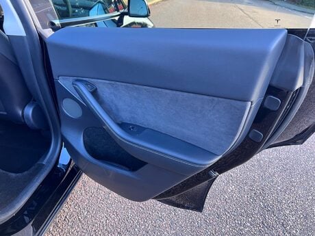 Tesla Model Y (Dual Motor) Long Range Auto 4WDE 5dr 75