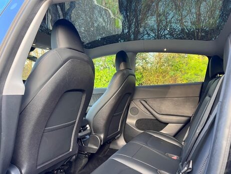 Tesla Model Y (Dual Motor) Long Range Auto 4WDE 5dr 31