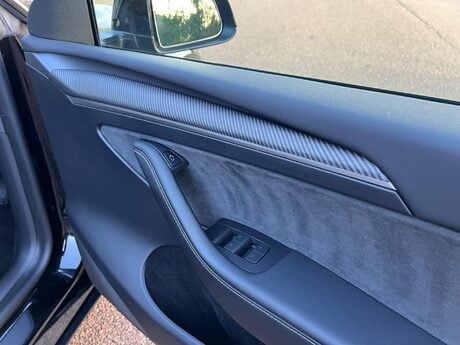 Tesla Model Y (Dual Motor) Long Range Auto 4WDE 5dr 24