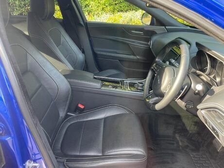 Jaguar XE 2.0i R-Sport Saloon 4dr Petrol Auto Euro 6 (s/s) (200 ps) 35