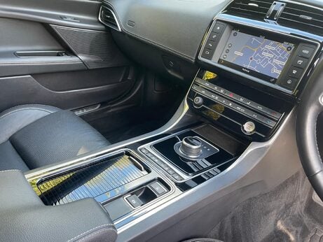 Jaguar XE 2.0i R-Sport Saloon 4dr Petrol Auto Euro 6 (s/s) (200 ps) 10