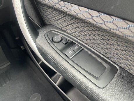 BMW 2 Series 1.5 218i GPF M Sport Euro 6 (s/s) 2dr 34